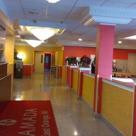 Отель Ramada By Wyndham Ист-Орэндж Экстерьер фото